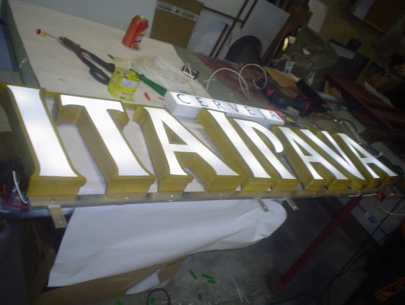  - FLETSIGN - Cenografia & Retail Media