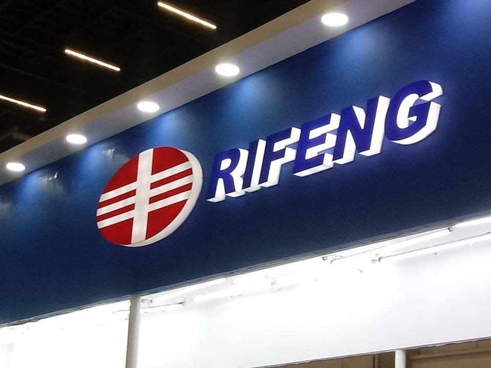 imagem Letra caixa com LED loja Rifeng - FLETSIGN - Cenografia & Retail Media